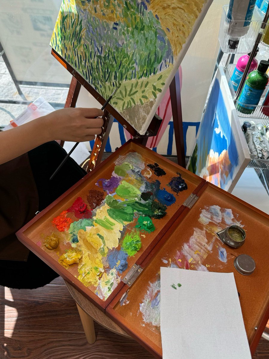 1davidpetermyer's tweet photo. Immerse yourself in brushstrokes that breathe! Today’s studio art session turned ordinary afternoon into a vivid, color-splashed escape—painting isn’t just art, it’s feeling you hold. https://t.co/h8DYfe73cH