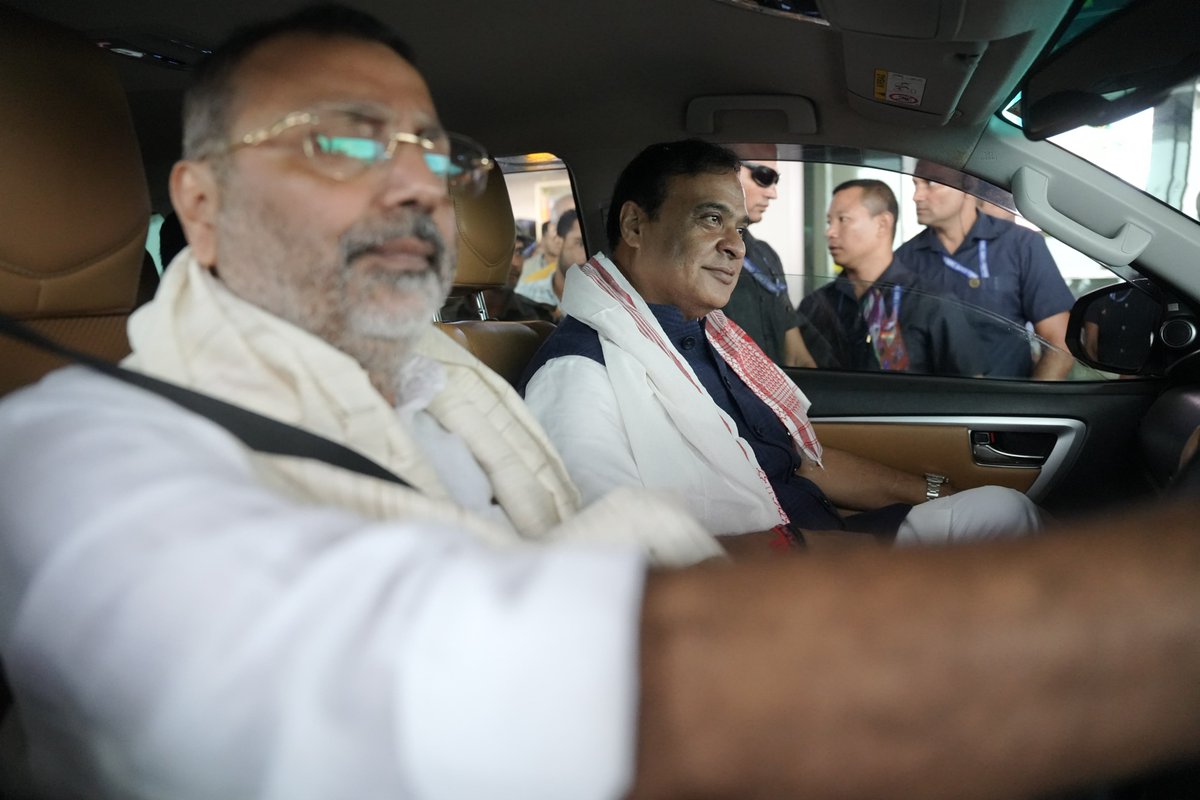 himantabiswa's tweet photo. Thank you, my brother @nishikant_dubey, for personally driving me around Deoghar!

From bringing an airport to the land of Baba Baidyanath Dham to new industrial and welfare units, you've done amazing work for your constituency.

Excited to spend the day here! https://t.co/Eb5XKLSLMY
