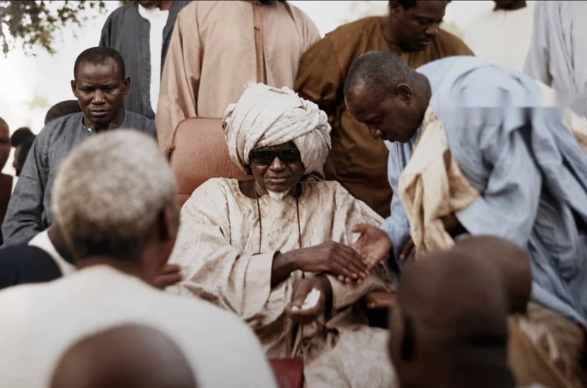 CheikhD77404204's tweet photo. Bishmilah barkep seriñ Saliou 
Jerejeuf serigne Touba 
Jarama mame Cheikh Ibrahima fall https://t.co/Dk9YCQjXs4