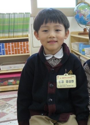 eomkkumneri0113's tweet photo. 한 주동안 계수나무반을 위해 봉사해줄 
학급반장 엄성현 어린이입니다. ^^
자신감과 리더쉽있는 성현이의 모습을 기대해봅니다.♡ https://t.co/mgarD8jXrW