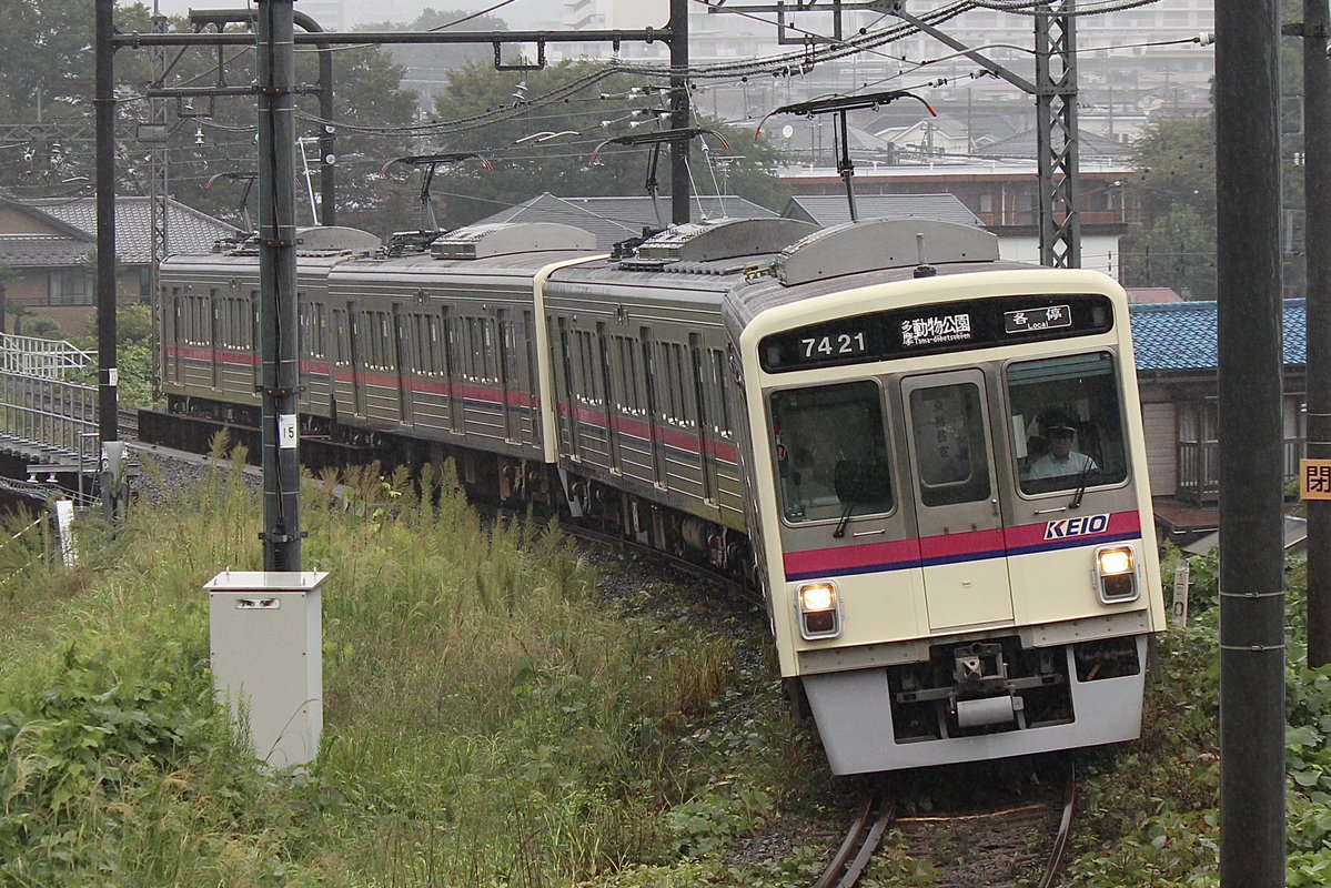 yBIgw5Gbuy5707's tweet photo. 9/23     7421F＋7422F

パンタ4基は笑う https://t.co/b7OGtrtJ6P