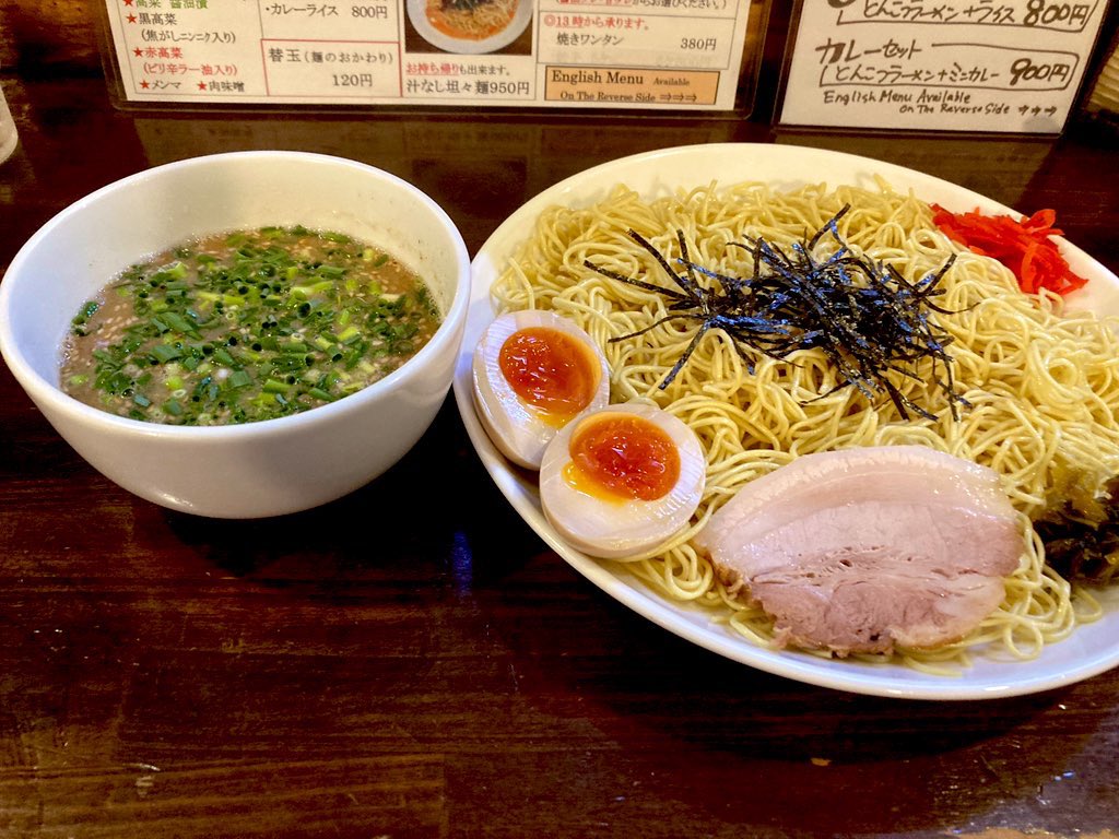 soba_addiction's tweet photo. 萬福本舗＠南阿佐ヶ谷

つけとん 800円 ＋ 味玉 100円

とんこつラーメンのつけ麺バージョン。
通常で大盛り？いや2玉分はあるかも。
紅生姜は注文時にお願いする方式。
美味しかったです。
ご馳走様でした🙏

#中華そば #とんこつ #萬福本舗 https://t.co/YeYbTuXhEK