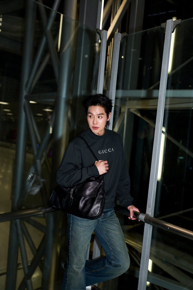 epnewsonline's tweet photo. เตรียมพร้อมรับความปัง ส่องแอร์พอร์ตลุคของ "บิวกิ้น-พีพี" บินลัดฟ้าสู่มิลาน เข้าร่วมชมแฟชั่นโชว์ Gucci Spring - Summer 2027

BILLKIN GLOWING IN MILAN

#GUCCISS27xBILLKIN 
#BILLKINBAGUCCI
#Bbillkin 

PP KRIT X GUCCI MFW26
#GUCCISS27xPPKRIT
#PPKritt

#GucciTheStoreShow
#Gucci #MFW https://t.co/2Cgz7bpn0y