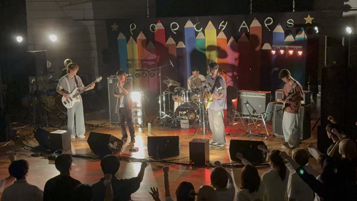 POPCHAPS_OCU's tweet photo. 7バンド目はKing Gnu👑
激しくかっこいい演奏で空を飛んでしまいそうになりました！！ https://t.co/4PwxqYR5S0