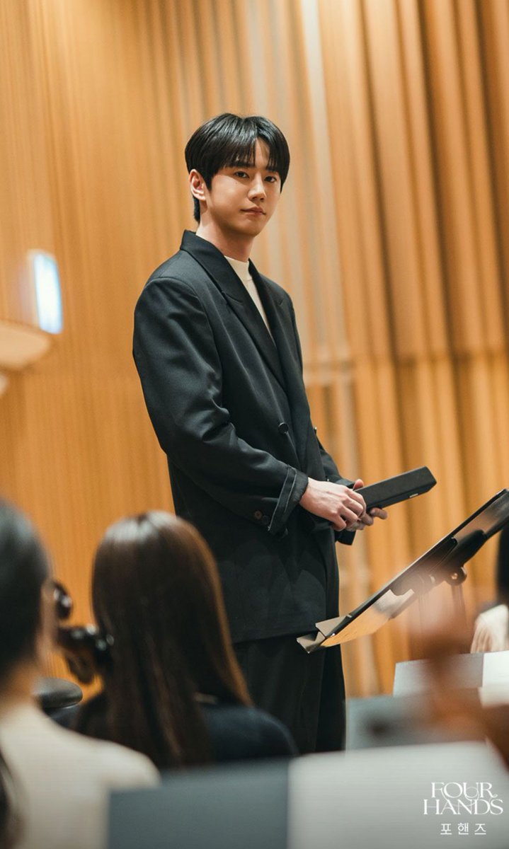 fox_jun22's tweet photo. My handsome conductor bf. 🤤🤤🤤 https://t.co/krpd7OJN6S