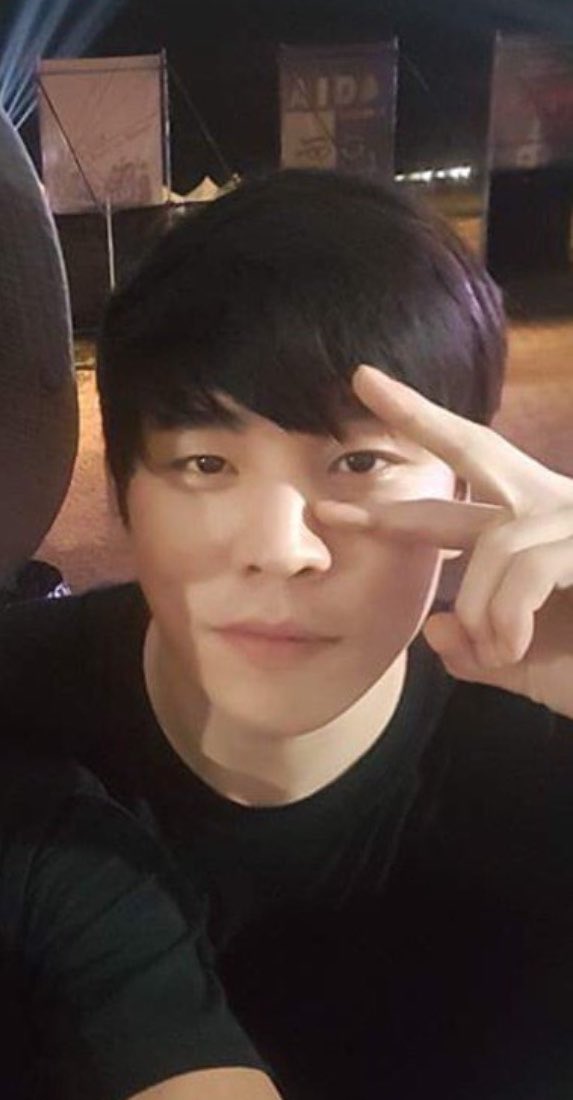 hoonnggkh's tweet photo. 필승포즈✌️ https://t.co/2wIEldkA07
