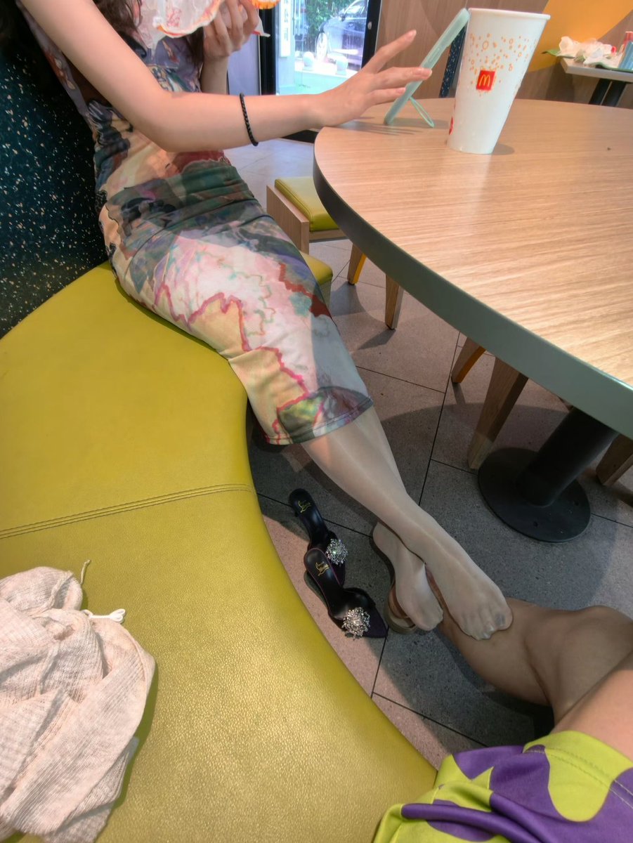 samc_howard's tweet photo. 老婆越来越会了，出来吃个饭搞的我性趣满满，不知道如果换其他男人她会不会更主动了！ https://t.co/yL94hSKheA