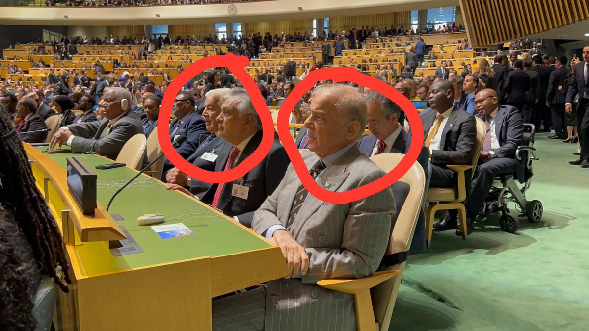 ahmad__bobak's tweet photo. یہ بدنام ترین کردار پاکستان کی نمائندگی کررہے ہیں ، پاکستان کیلئے یہ ایک انتہائی شرمندگی کی بات ہے https://t.co/czwIijtFim