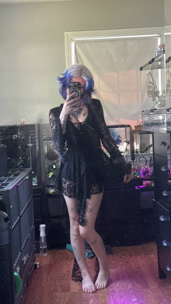 nINa_VaLe_83's tweet photo. This outfit deserves a little bad behavior 🫣 https://t.co/fuc2mVgCkH