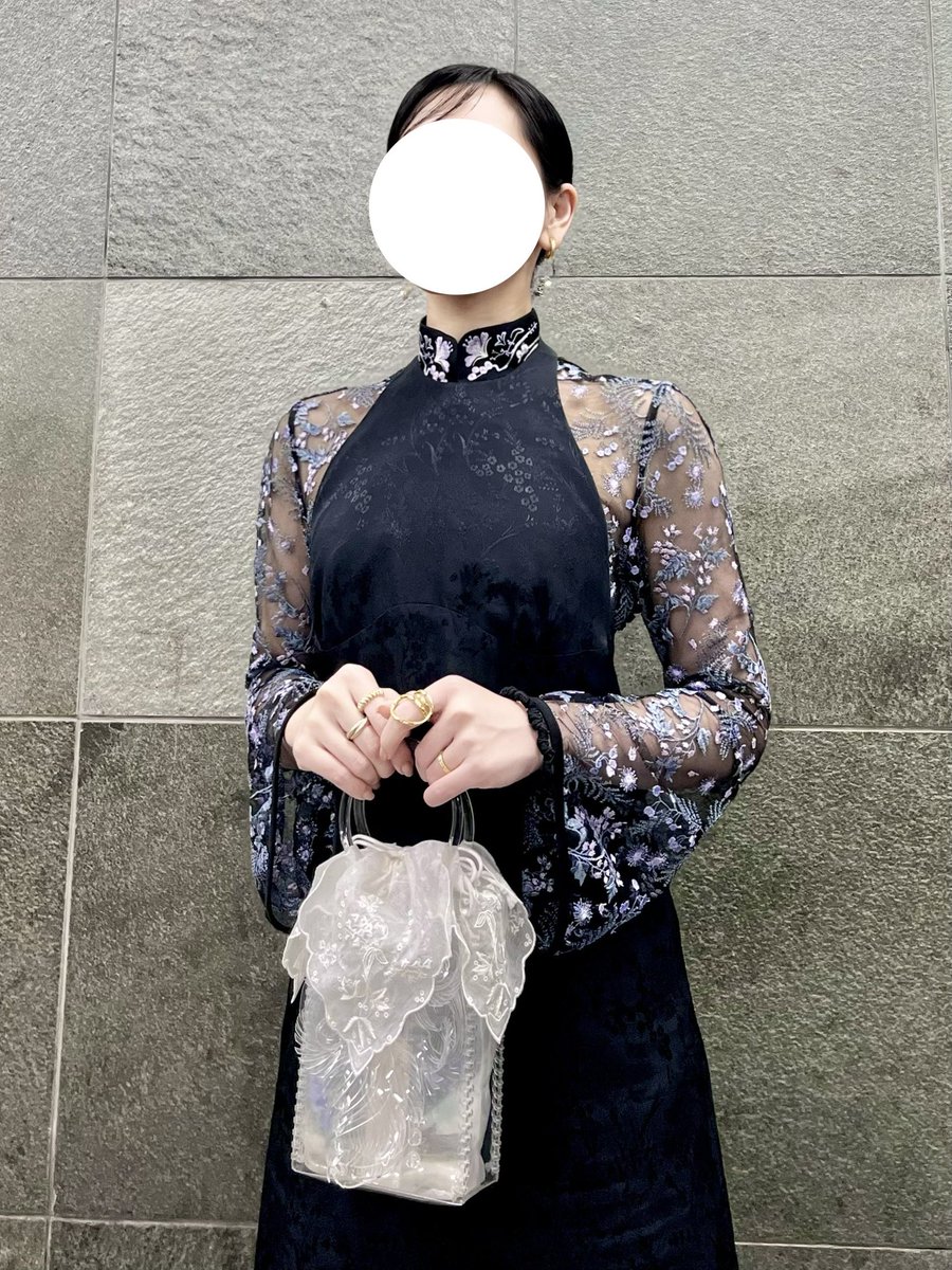 _osewa_'s tweet photo. レースの羽織をシャツみたいにして着た🪻
アメスリのワンピース、肩紐がすずらんのコード刺繍になっててかわいい🫘 https://t.co/6oyAqpOFil