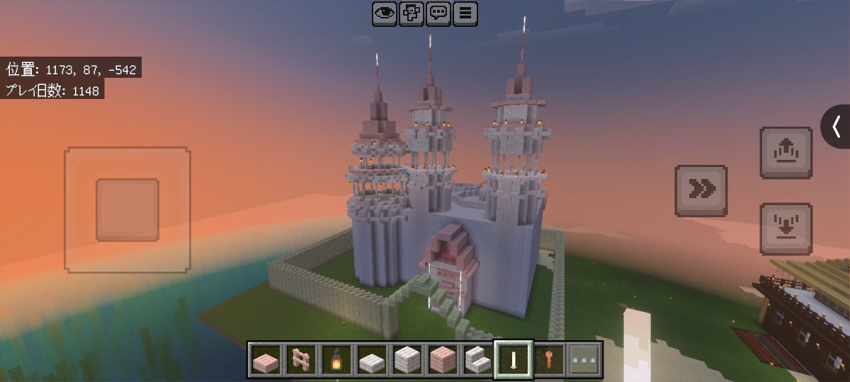 komomopeace's tweet photo. 塔の屋根の形と城壁の凹凸感出してみた。まだまだ作るぞー
#マイクラ建築
#Minecraft https://t.co/YCTVt4ykAa