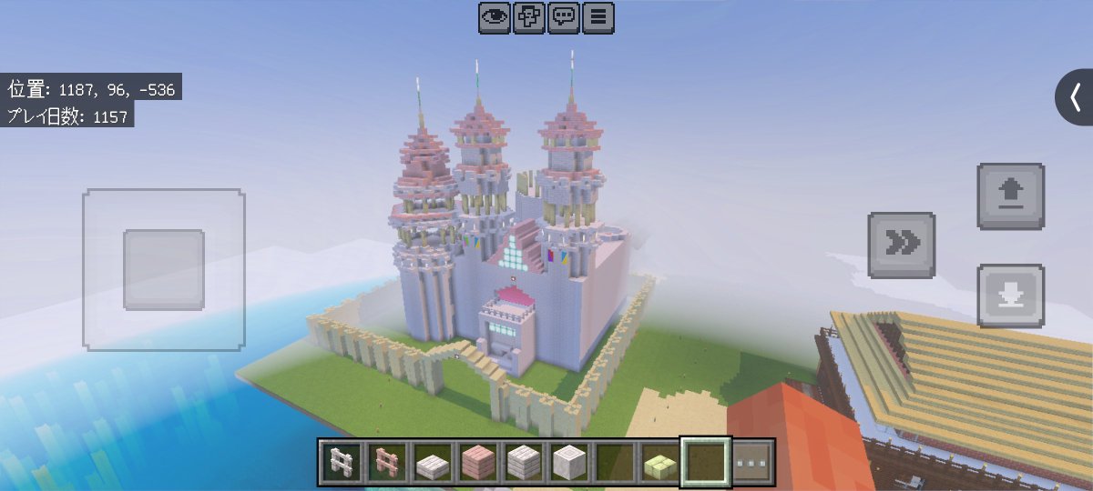 komomopeace's tweet photo. 塔の屋根の形と城壁の凹凸感出してみた。まだまだ作るぞー
#マイクラ建築
#Minecraft https://t.co/YCTVt4ykAa