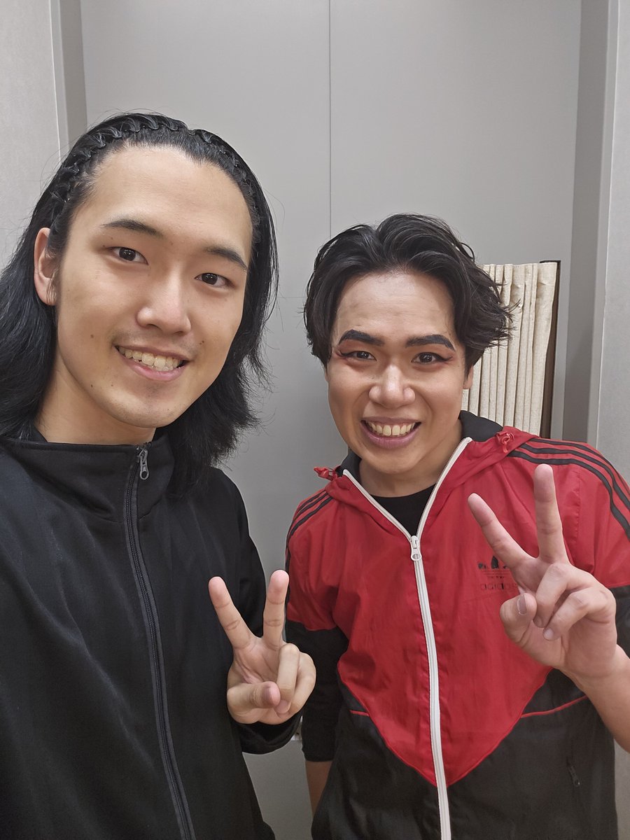 RyuRey03's tweet photo. さぁ！今日も #朧炎ノ刻 で撮ったお写真放出していきまっせ！！

本日のお写真は！！
以前の投稿でミスしていた物があったので再掲の意味もかねまして！！
両班の織田兄弟です！！！
A班織田信忠役の #三尾周平 さん
A班織田勝長役の #政宗 さん
B班織田信忠役の #辻悠正 さん
B班織田勝長役の #澤健太郎 さん

兄弟の殺陣はとても躍動感があって……個人的に、結構好きなシーンでした♪

#なとり祭 まであと4日！！！
お時間ございましたら是非お越しください！！！

#安東龍也