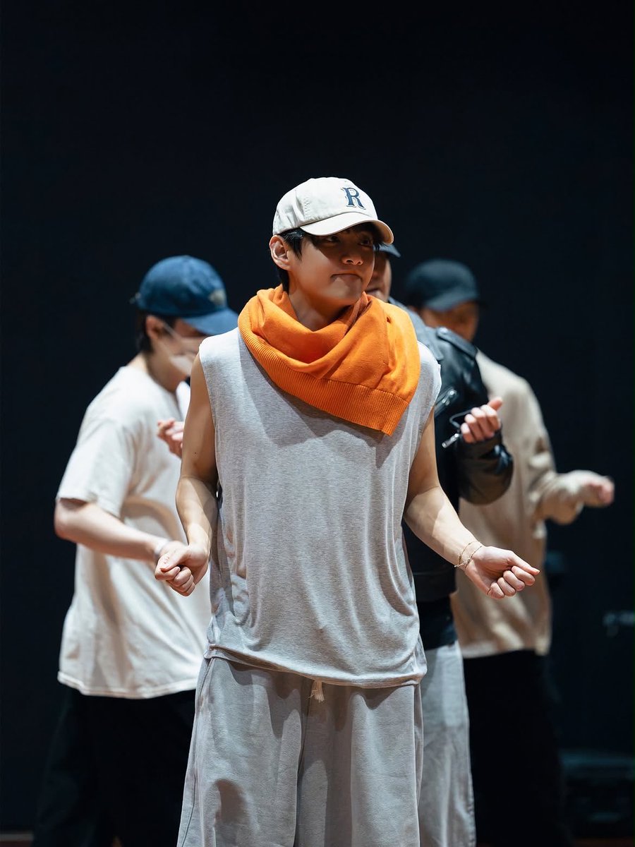naver_taehyung's tweet photo. cutie taehyung and sexy taehyung 

via bighit instagram https://t.co/dpFBvuREi6