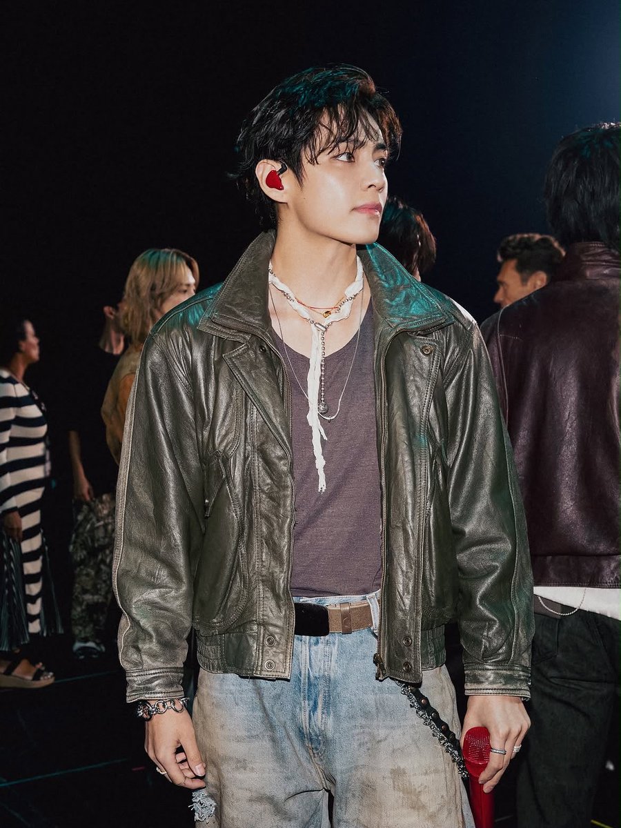 naver_taehyung's tweet photo. cutie taehyung and sexy taehyung 

via bighit instagram https://t.co/dpFBvuREi6
