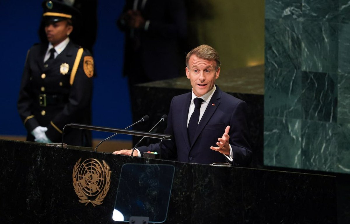 PotokInfo's tweet photo. 🤝A DEAL AFTER THE ELECTIONS. OR ‘DESTROY’

Yesterday, speaking from the UN podium, Trump gave Iran an ultimatum: a deal after the November mid-term elections — or ‘destroy the Islamic Republic’. Part of the Iranian delegation walked out of the hall. A few hours later, he confirmed that delegations from the US and Iran had already met.
In his farewell speech, Macron tore apart Trump’s version of ‘peace in Gaza’: not a single humanitarian corridor had been opened. A spectacle of which one should be ashamed.
Today in New York: Zelenskyy and Pezeshkian. Lavrov is already there.
The podium is in an uproar. Negotiations are taking place behind the scenes.
#UN #Trump #Iran #Macron #Gaza #Zelenskyy #Pezeshkian #GeneralAssembly
