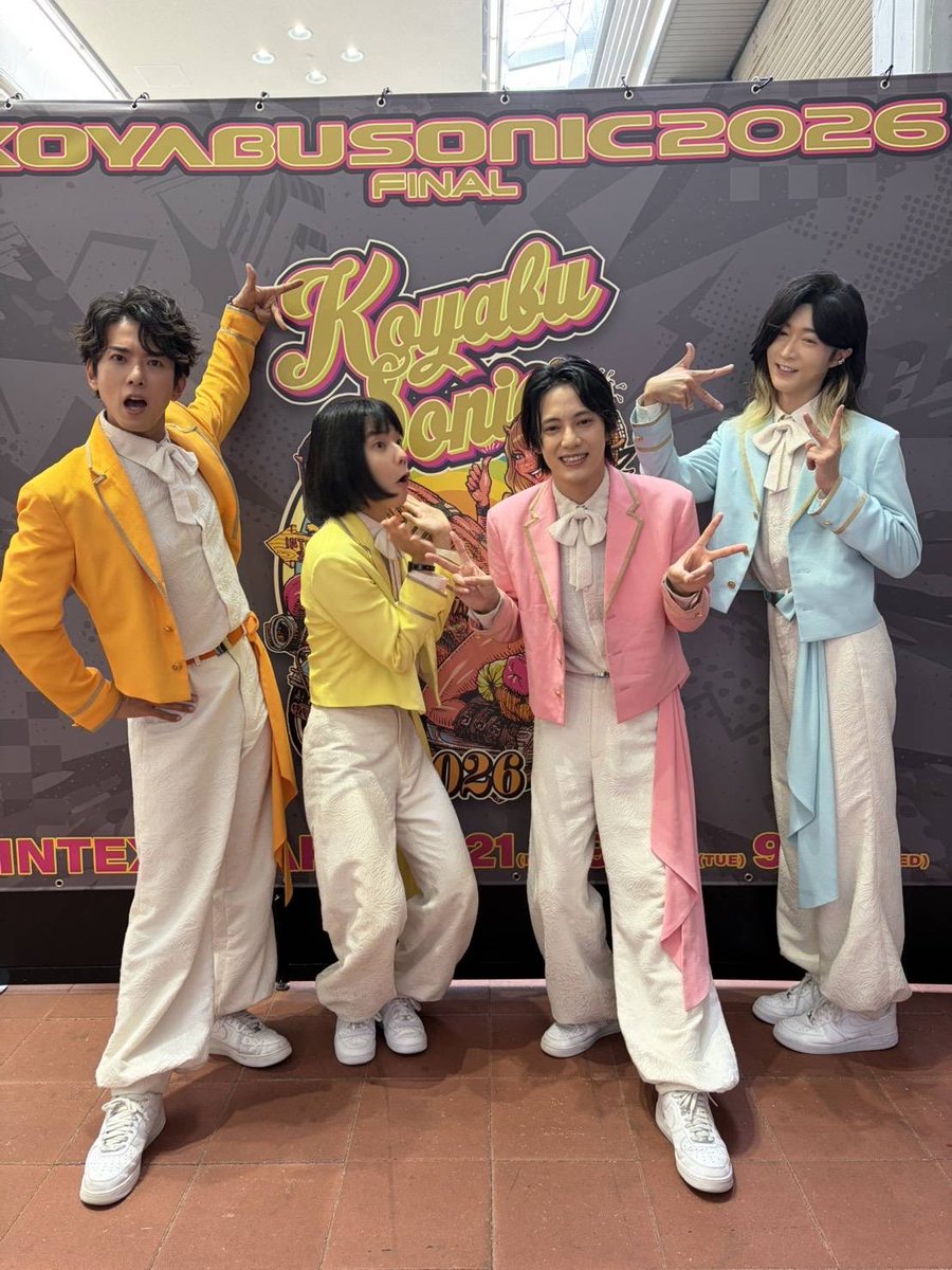 monaki_official's tweet photo. じんです🍊
今日はKOYABU SONIC2026に出演させて頂きました！
今年で最後ということで寂しさもありますが、ラストに滑り込みで出演させて頂けて本当に光栄です。
自分はミュージシャンにずっとなりたかったので、こうして音楽フェスに出れると特別な感動で胸がいっぱいです。
音楽ファンの皆様にもモナキが響くように、好きになってもらえるように、そんなグループに育っていけたら嬉しい限りです。
ルックスや外側、小手先の技で勝負も判断もされたくない。そんなグループも嫌だし。
音楽をやってる以上やはり音楽で、そして実感のある言葉とハートでお客さんとぶつかり合える存在になっていきたいものです。
まぁまだまだ発展途上なのですが…
温かく見守ってもらえるよう今自分が出来ることやりきって行きます！
今やりたい事があることに感謝🧡らぶ