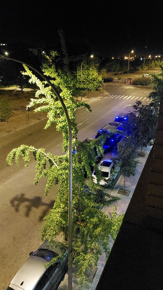 FRAVM's tweet photo. Mientras una panda de parásitos y buitres se jacta de hacer negocio con la vivienda en IFEMA, el Madrid de la dignidad trata de parar dos desahucios impulsados por esos mismos buitres: #DavidSeQueda en Vallecas y #MariCarmenSeQueda en Retiro

Aún podemos pararlos. Vente! https://t.co/glwt56GPni