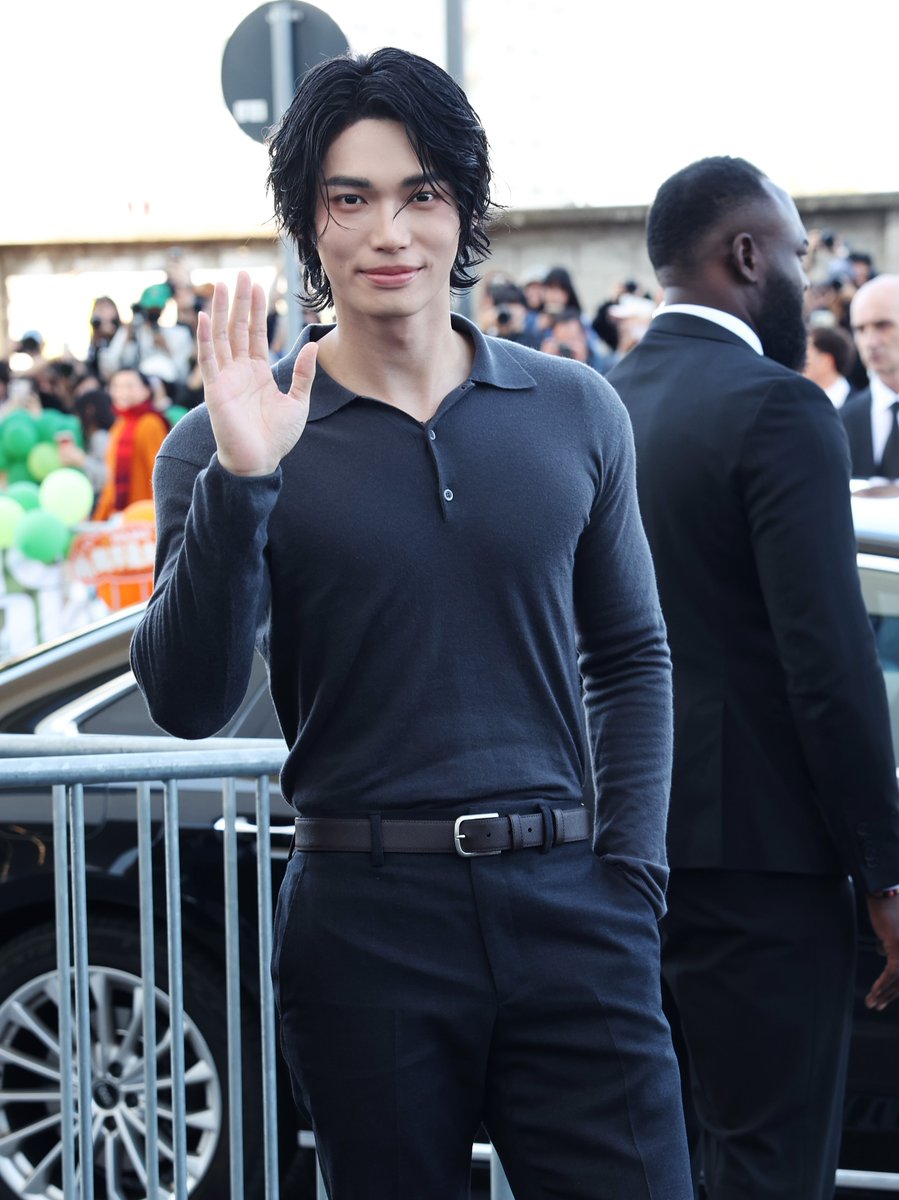 StarENews's tweet photo. วิน เมธวิน หล่อจะเดรส! ที่งานแฟชั่นโชว์ Prada ใน Milan Fashion Week 🥰 #WinMetawin #StarEnews https://t.co/meWndmBKB5