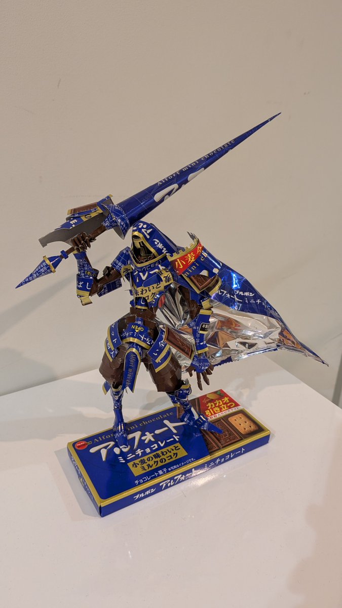 weibaBM's tweet photo. はるきるさんの全作品すごーーーく細かいし、空箱のどの部分を使ってるかってじっくり見られる空間で嬉しかった！！　たれぱんだが好きだから去年の森永コラボの箱買ったけど自分で作ろうと思ったら不可能すぎてさ〜😇　ほんと良い作品展だった……！👏✨ https://t.co/09OXV9GyKz