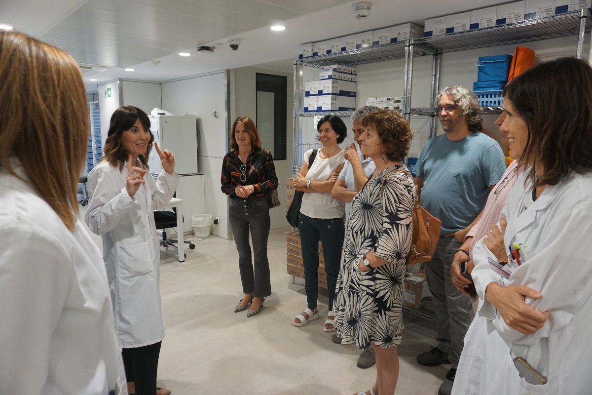 parlamentoNA's tweet photo. Osasun Batzordeak bisita egin du Tuterako Reina Sofía Ospitaleko farmazia-zerbitzu berrira

📝https://t.co/zTcqHc8VRU https://t.co/zfpRC0HAjP