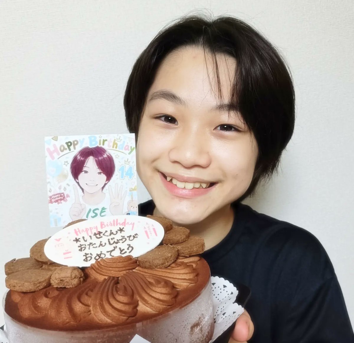 isehashimoto's tweet photo. 今日は僕の誕生日🎂！！
あっという間だったな〜
もう14歳！
過去に戻ることはできないから、1日いちにち大切にします！
いつも応援ありがとうございます🙏

#劇団東俳
#橋本偉成
#誕生日
#チョコケーキhttps://t.co/POZHOV0Ta7 https://t.co/CHJgaSglZu