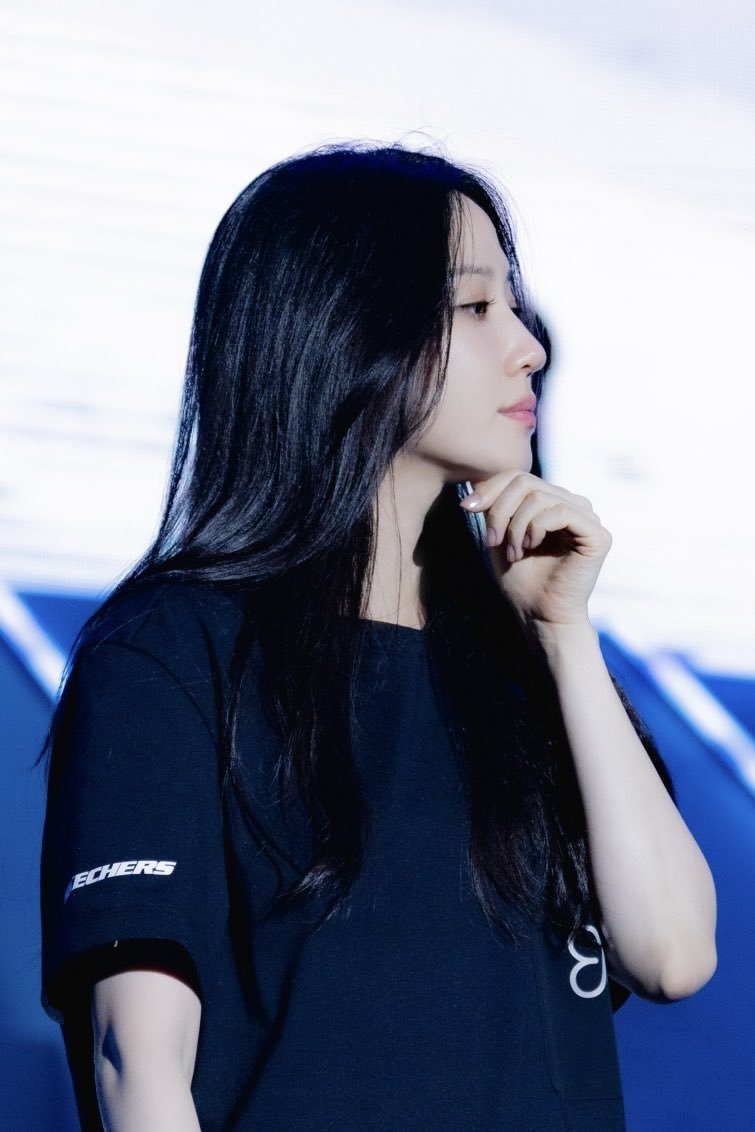 milktea_1023's tweet photo. Handsome eunbin during rehearsal are my favorite https://t.co/jztnNyPpAq