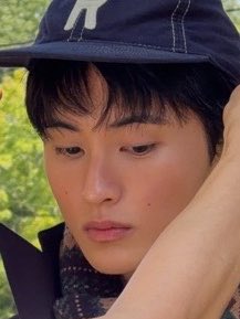 magumelong's tweet photo. when you can clearly see his moles https://t.co/nuiLeYIqTy