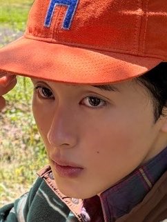 magumelong's tweet photo. when you can clearly see his moles https://t.co/nuiLeYIqTy