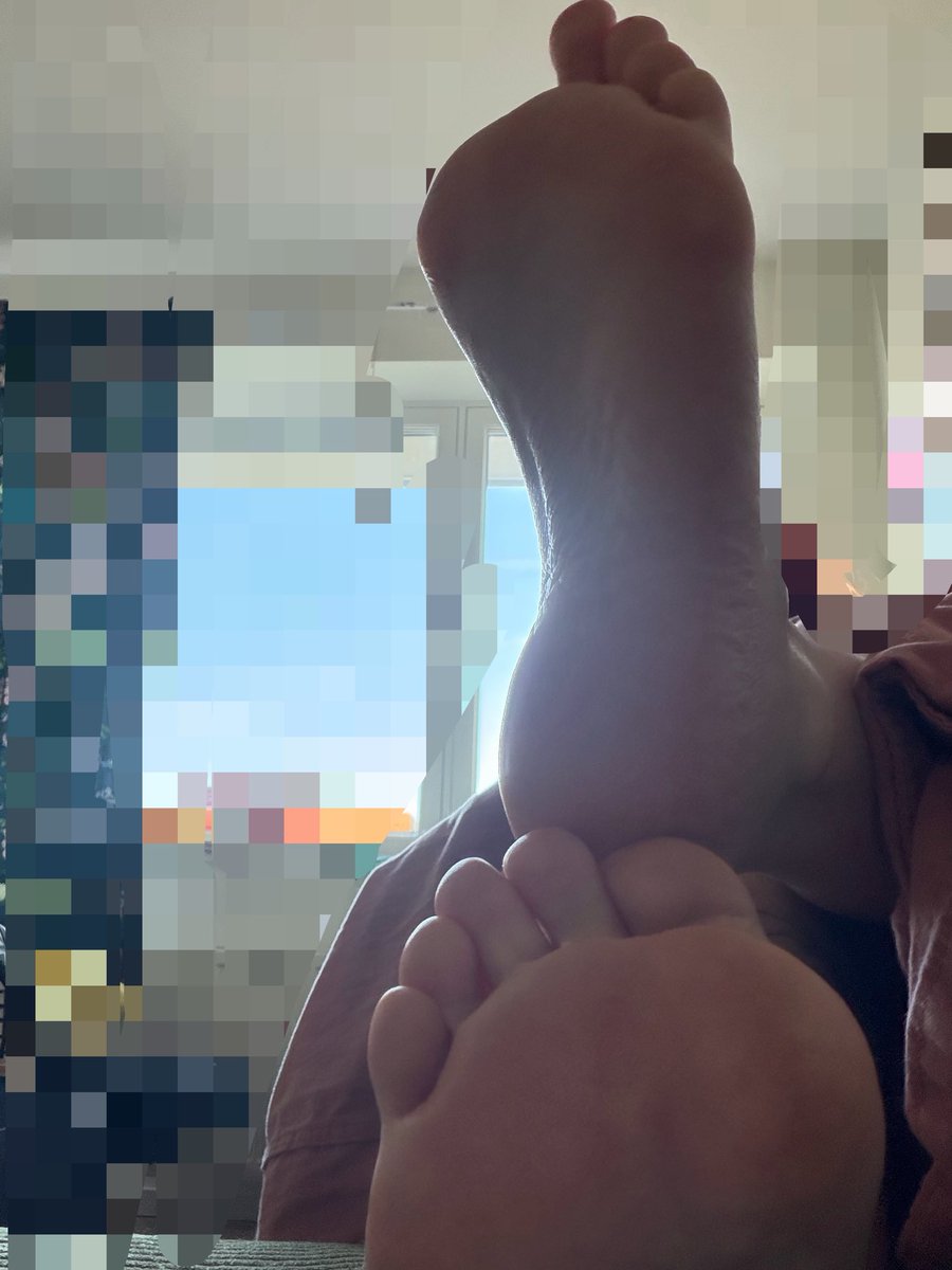 gudinnanmatild2's tweet photo. Serve my feet 🦶🏻💅🏼
#feetworshi̇p #findom #findomswe #femdom #sph #cuck #beta #humanatmn https://t.co/EIoxVhS9MQ