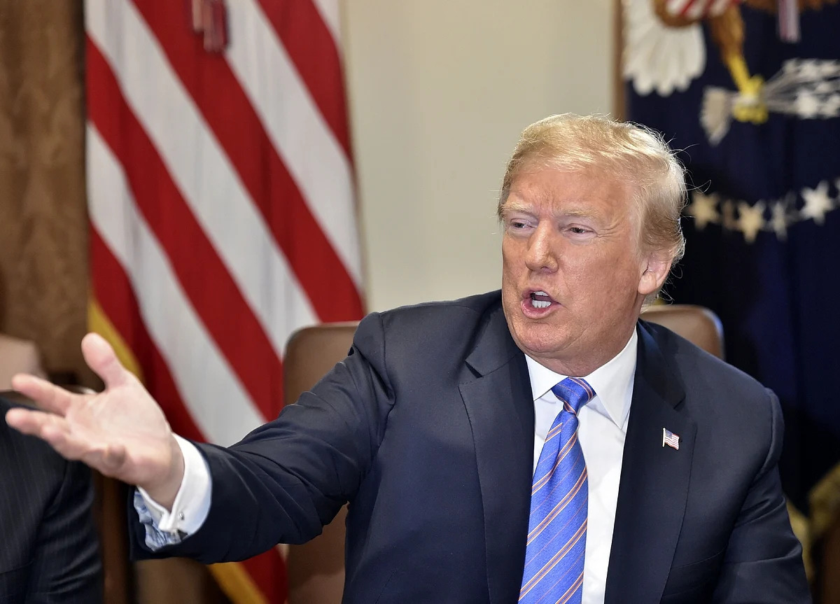 MENAFN's tweet photo. Trump Supports Diesel Export Ban As Fuel Prices Hit Record Highs Amid US-Iran War #Trump #Supports #Diesel #Export #Fuel #Prices #Record #Highs #US-Iran #Factory #Output #Production #Appliance #Equipment https://t.co/egMTCoLa4X https://t.co/CP64ycED1D