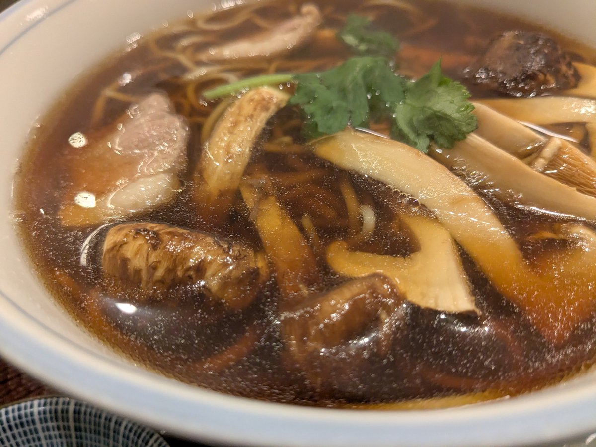 sasakilin's tweet photo. 上野藪蕎麦にて松茸蕎麦。美味い！ https://t.co/3vgnqZBGlv