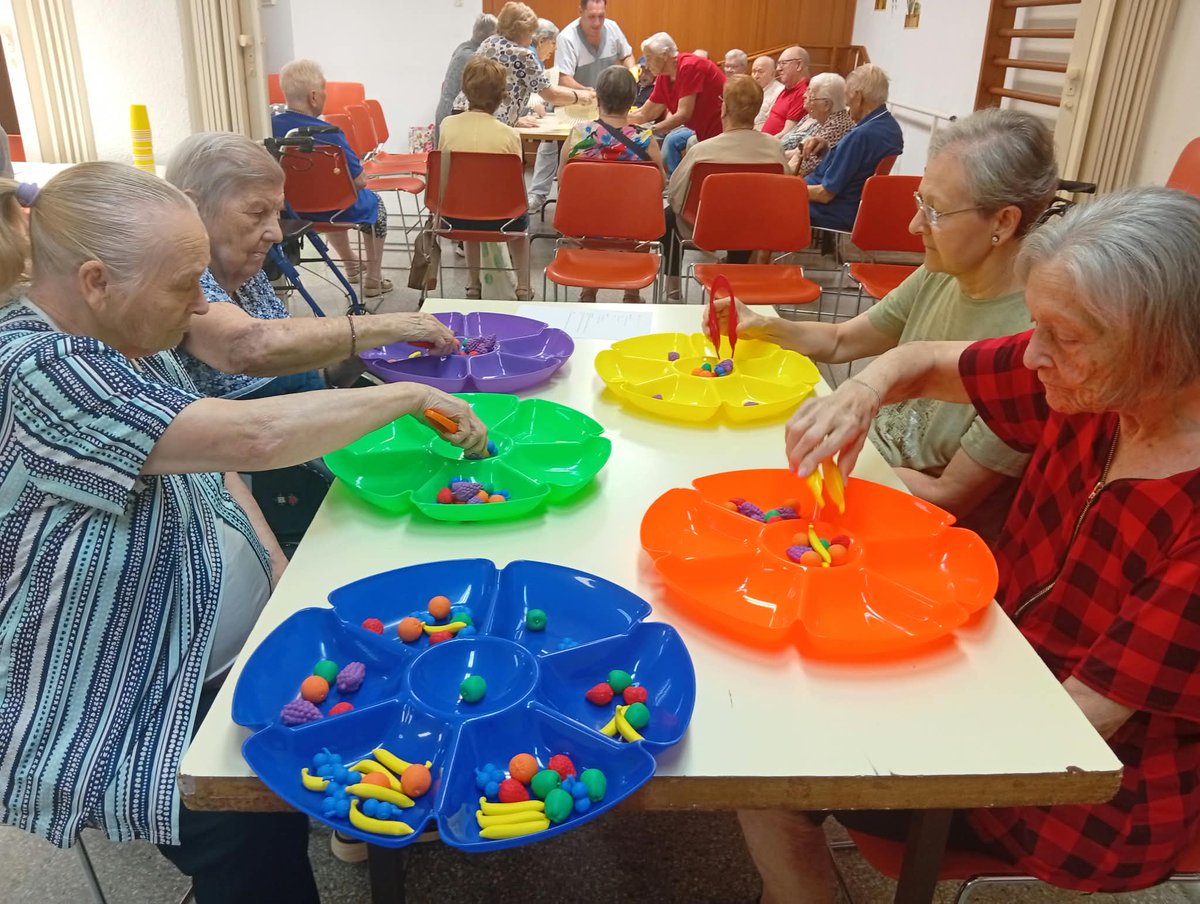 f_santaeulalia's tweet photo. 💜 SETMANA DE L’ALZHEIMER

Dilluns 21, amb motiu del Dia Internacional de l’Alzheimer, vam compartir activitats psicomotrius i cognitives.

Moviment, records, jocs, música i conversa per estimular cos i ment, compartir i connectar.

I la setmana continua! 💜 https://t.co/nnWFKDKPG0