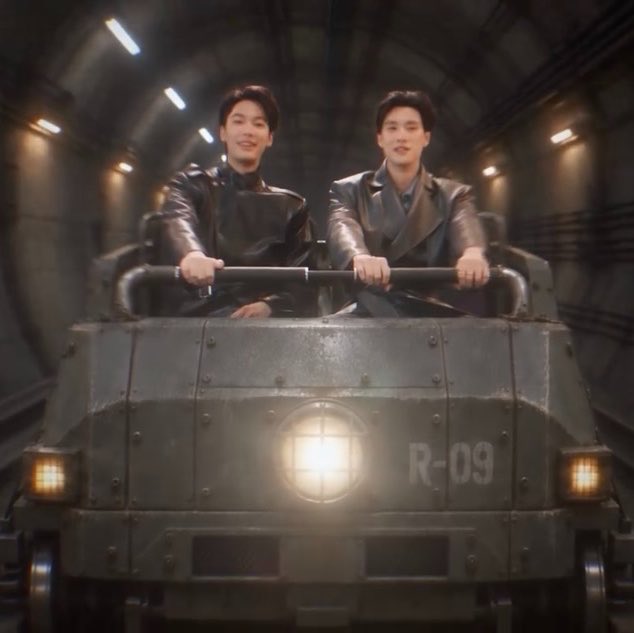 teevithe's tweet photo. plat nomor tank nya R-09 : Renjin 09 September
RENJIN KAMU DIRAYAIN AYAH PAPI NAK😭💗

#DewTeeFancon 
#RENJIN https://t.co/ydqSIfhghg