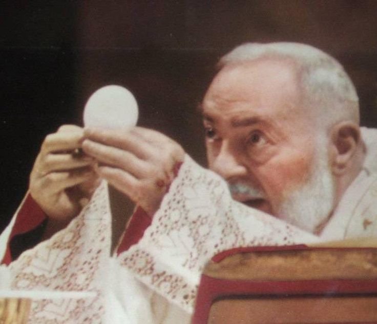 A_Paz_de_Cristo's tweet photo. "A misericórdia de Deus será sempre maior que a tua ingratidão". São Pio de Pietrelcina,  celebrado hoje, rogai por nós.✝️ https://t.co/RWh9KPoowm
