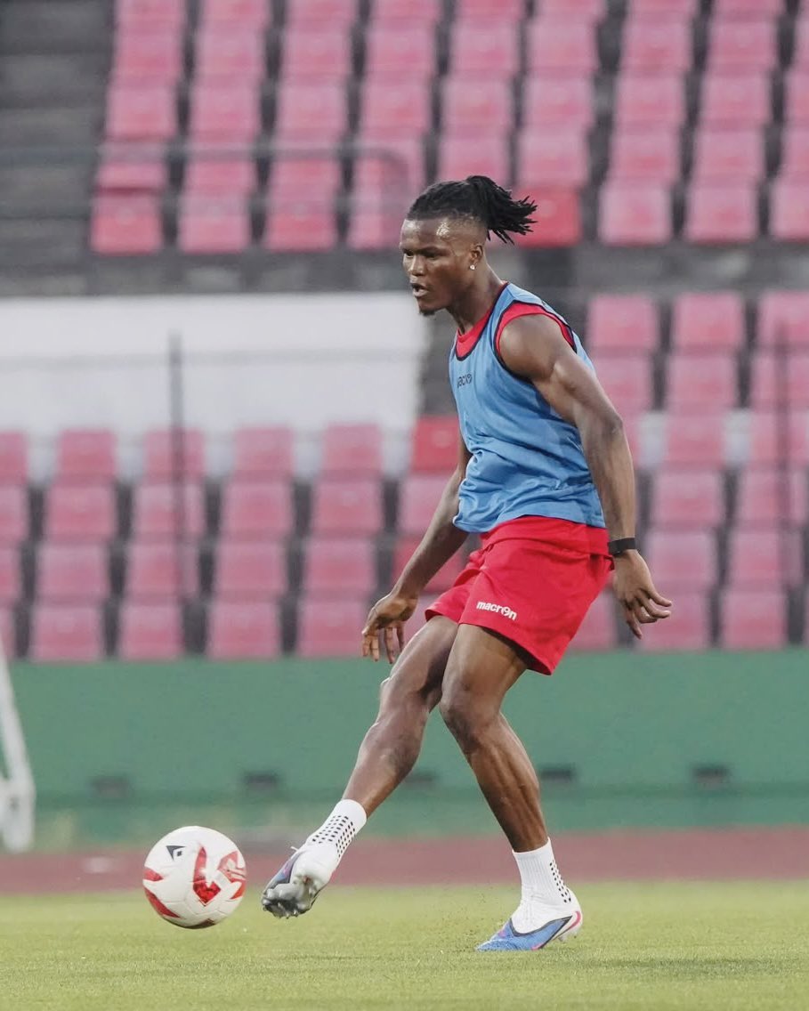SimbaSCTanzania's tweet photo. 📸 Inno Loemba katika mazoezi ya timu ya taifa ya Jamhuri ya Kongo wakijiandaa na michezo minne ya kimataifa katika kalenda ya FIFA. #NguvuMoja https://t.co/uxjZxg3b9C
