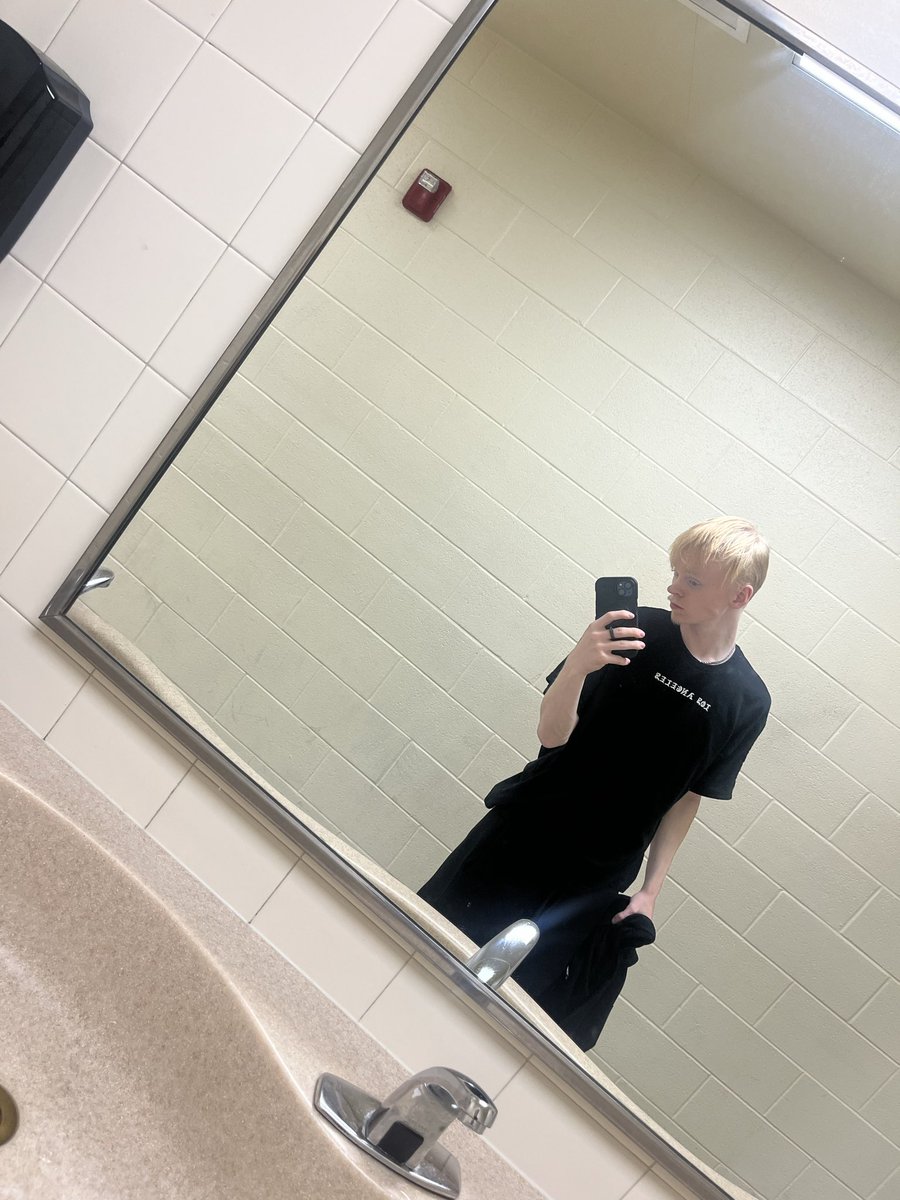 Mal_luv10's tweet photo. I was bored and still lwk bored https://t.co/3Zx1PL2yCd
