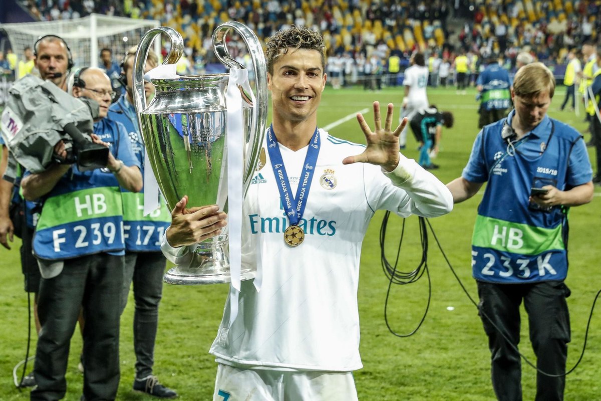 YasujiroOficial's tweet photo. Kroos y Modric, dos de los mejores centrocampistas de la historia del Real Madrid y del fútbol, ganaron 4 ligas en 13 años.

Sergio Ramos, uno de los mejores defensas de la historia del fútbol español, ganó 5 ligas en 16 años.

Cristiano Ronaldo, uno de los mejores jugadores de la historia del fútbol, ganó tan solo 2 ligas en 9 años. 

Todo mientras reinaban en Europa y en el mundo.

No le exijan a la plantilla actual ganar Mugrientas Ligas Negreira con regularidad. Algo que no pudieron conseguir Kroos, Modric, Ramos o Cristiano. El problema del Madrid no son los jugadores, no es el juego, no es que necesitemos un mediocentro o un central. El problema del Madrid es que no nos dejan competir, las competiciones españolas están adulteradas. Asúmanlo.