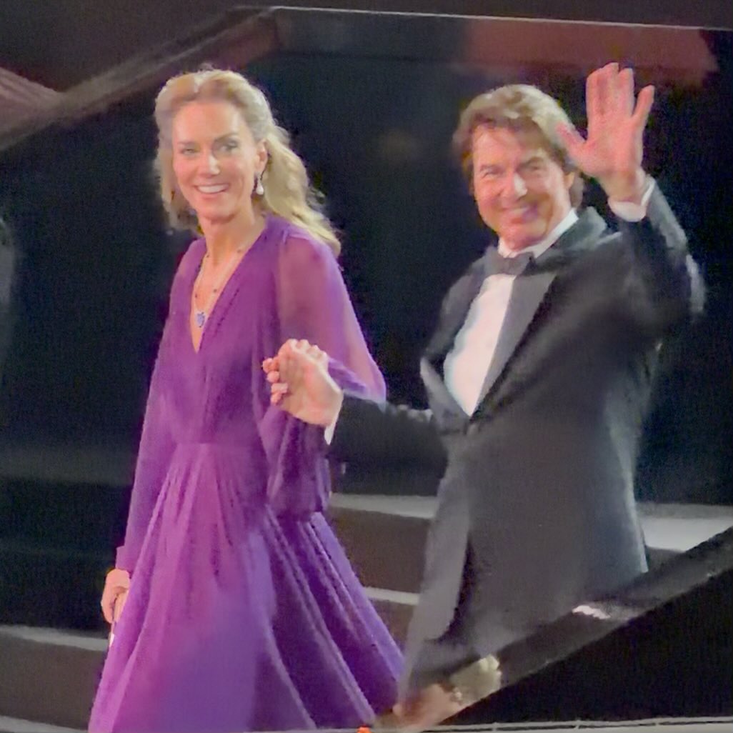 KingsGuardTours's tweet photo. So wonderful seeing the Prince and Princess of Wales out for a glamorous Royal Film Performance World Premiere of Digger at the ODEON Luxe in Leicester Square!📍

How stunning did Catherine look in that regal purple gown? 💜 Let me know your thoughts below!👇

People are loving our latest video (on YouTube) of Their Royal Highnesses arriving - make sure to watch here: https://t.co/ATX5zumfyx

🎥 @KingsGuardTours
📍 Leicester Square, London

#PrincessCatherine #PrinceWilliam #TomCruise #DiggerPremiere