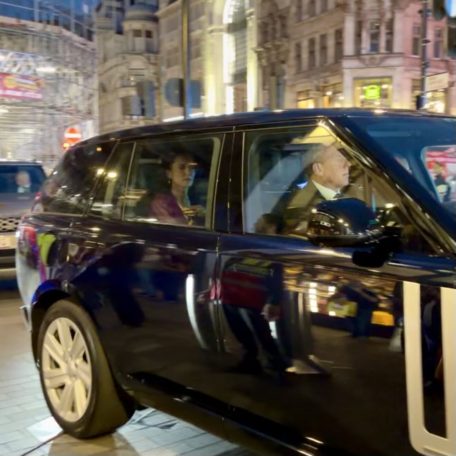 KingsGuardTours's tweet photo. So wonderful seeing the Prince and Princess of Wales out for a glamorous Royal Film Performance World Premiere of Digger at the ODEON Luxe in Leicester Square!📍

How stunning did Catherine look in that regal purple gown? 💜 Let me know your thoughts below!👇

People are loving our latest video (on YouTube) of Their Royal Highnesses arriving - make sure to watch here: https://t.co/ATX5zumfyx

🎥 @KingsGuardTours
📍 Leicester Square, London

#PrincessCatherine #PrinceWilliam #TomCruise #DiggerPremiere