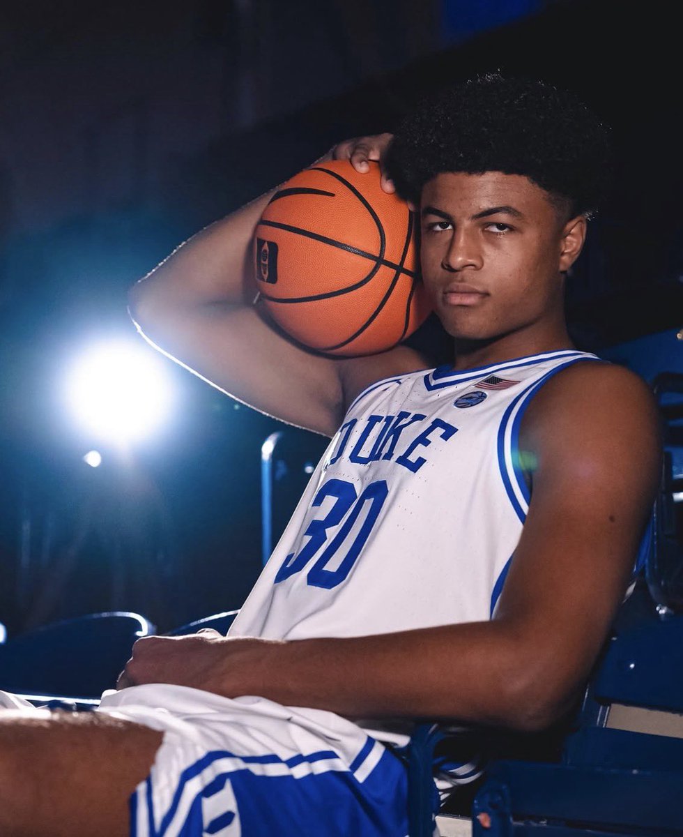 DukeNBA's tweet photo. The best freshman in the country. 

📸: @DukeMBB https://t.co/LER8oFd5ZR