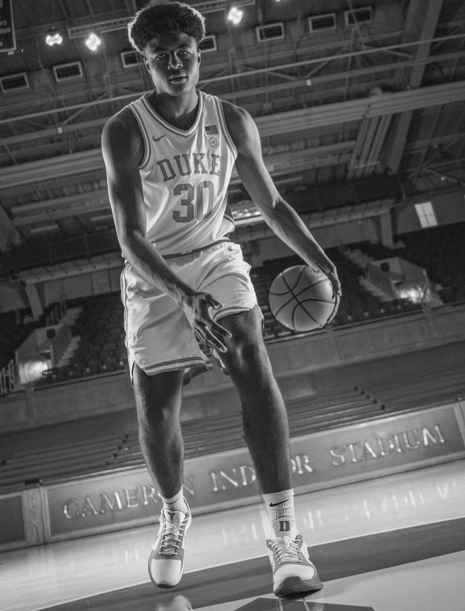 DukeNBA's tweet photo. The best freshman in the country. 

📸: @DukeMBB https://t.co/LER8oFd5ZR