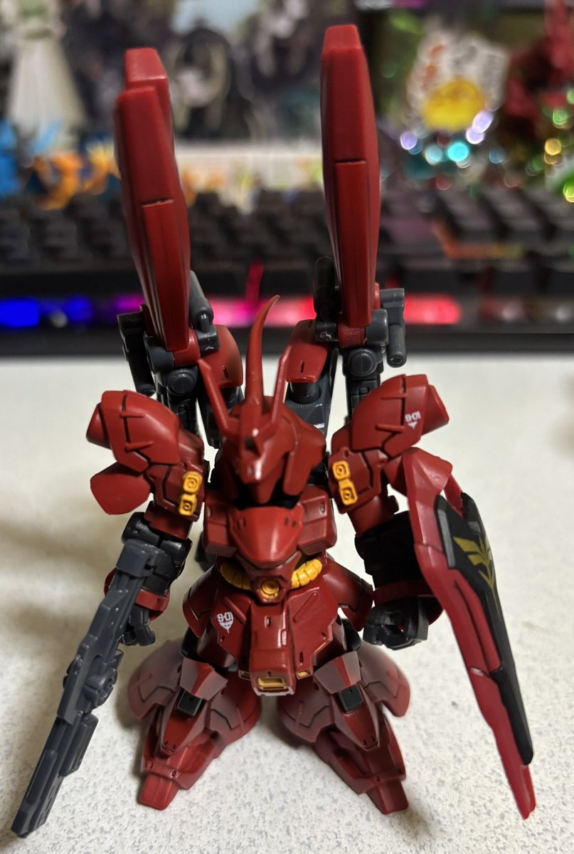 orca_x1OA's tweet photo. 昨日は掃除、今日は出かけててプラモ制作できず毎日は達成ならず…
代わりにプラモとは違うかもだけど、正月に福岡に行って回したモビルスーツアンサンブルからサザビーをようやく組み立てした
サザビーのセットだけ当たったから良かった
サザビーのRGも買ってるが、それはいつ完成させられるやら… https://t.co/0cXD4p4nhP