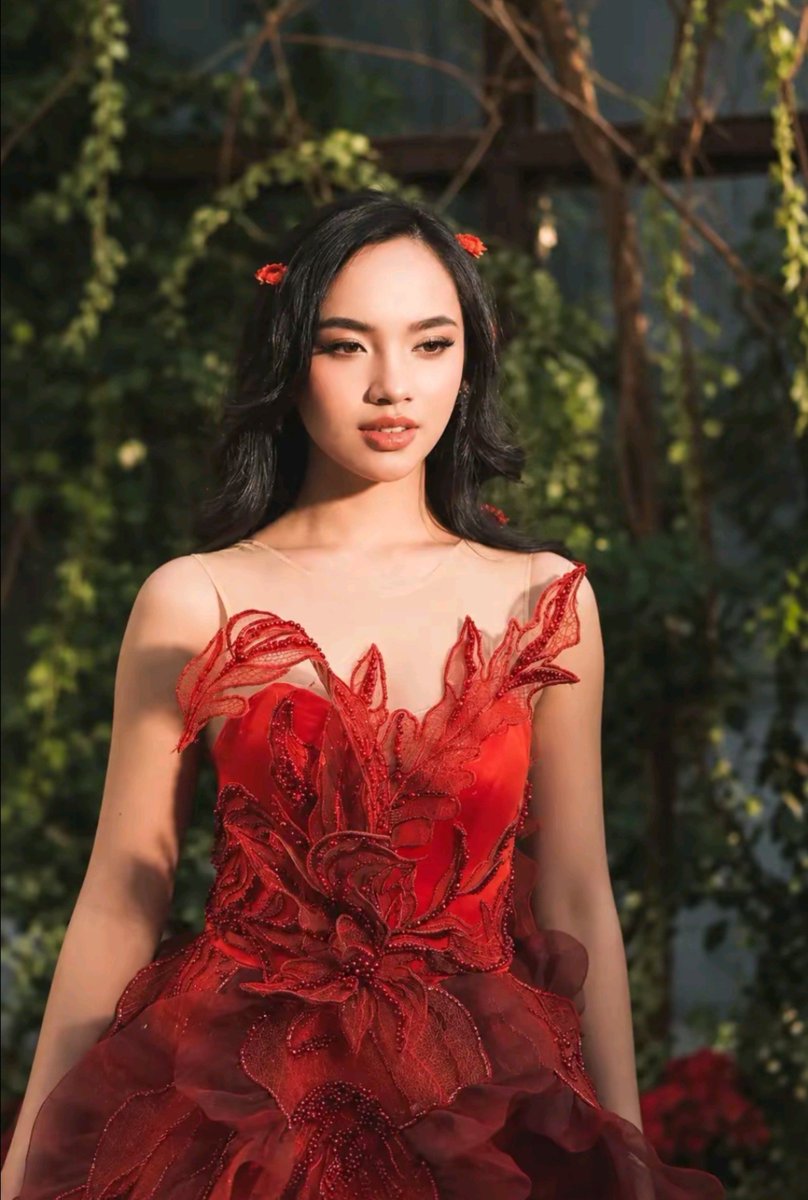 Bundanyalyly's tweet photo. Lyodra in RED is definitely fineshyyytt 🌹💃🏻❤️‍🔥 She looks STUNNING af! https://t.co/SSocdOgrI9