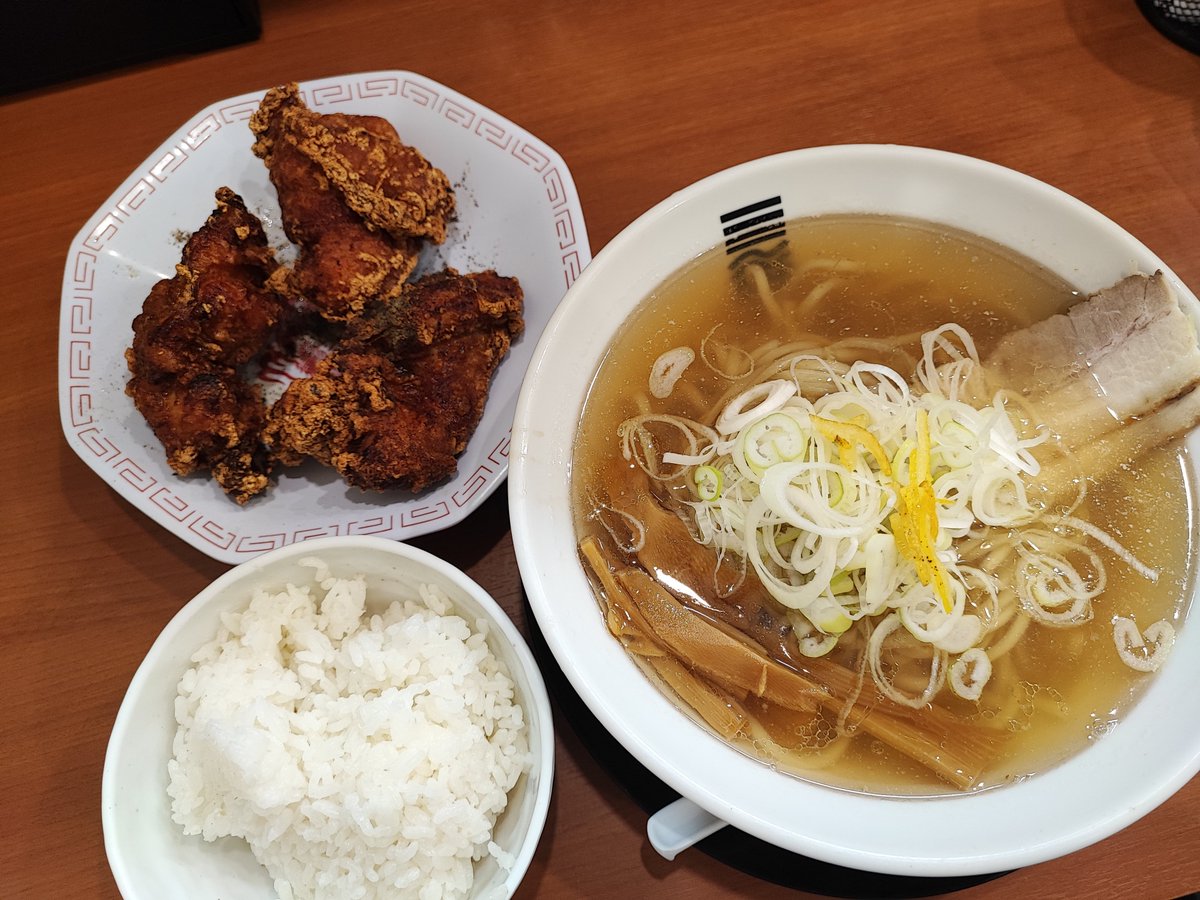 sabaideemaikrap's tweet photo. 『関西ラーメン探訪５　祝日編』

SWは拉麺三昧
新規の4店　全て美味すぎ

9/23  かっちゃん@堺筋本町
　　　ラーメン注文でフリー炒飯
9/22   🍜荘おもしろい方へ 池田店　　　　　
　　　@石橋阪大前
9/21   🍜荘 地球規模で考えろ
　　　未来へ@茨木
9/20  山系無双烈火@千里中央

詳細は次回以降で https://t.co/U8FOZuSaha