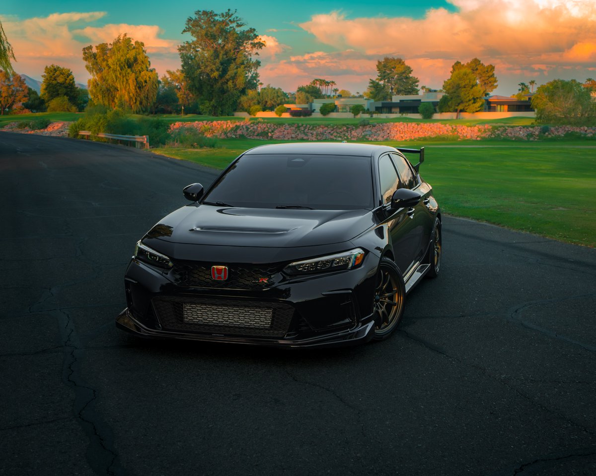 LashellLehtf's tweet photo. One year with the FL5. Thank you to Azmodded Media for the photos and to all my friends for supporting this project. I’m incredibly grateful. https://t.co/N9QNFqqv69