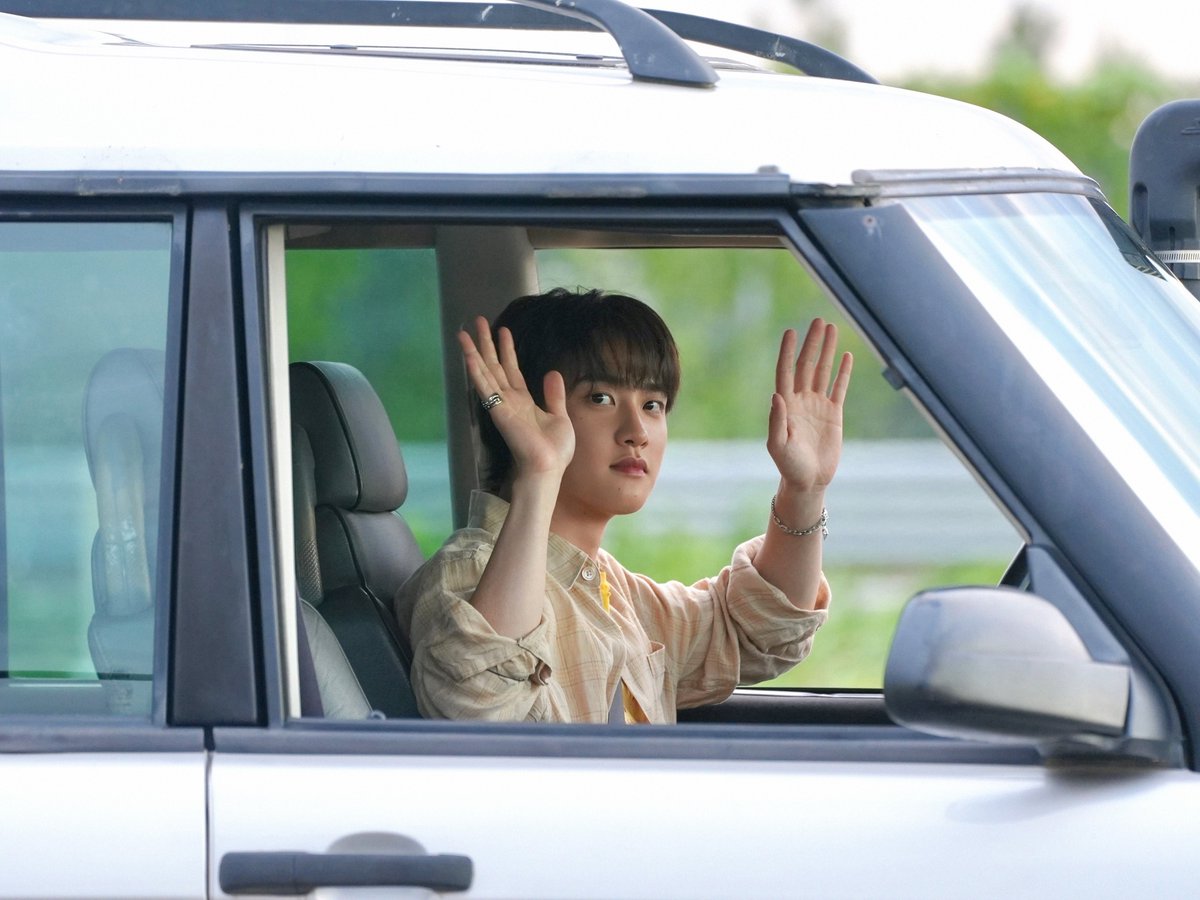 pumpysehun's tweet photo. pov the moment you walked out of the office and he's picking you up 🤧 https://t.co/bfbgp2R4Xs
