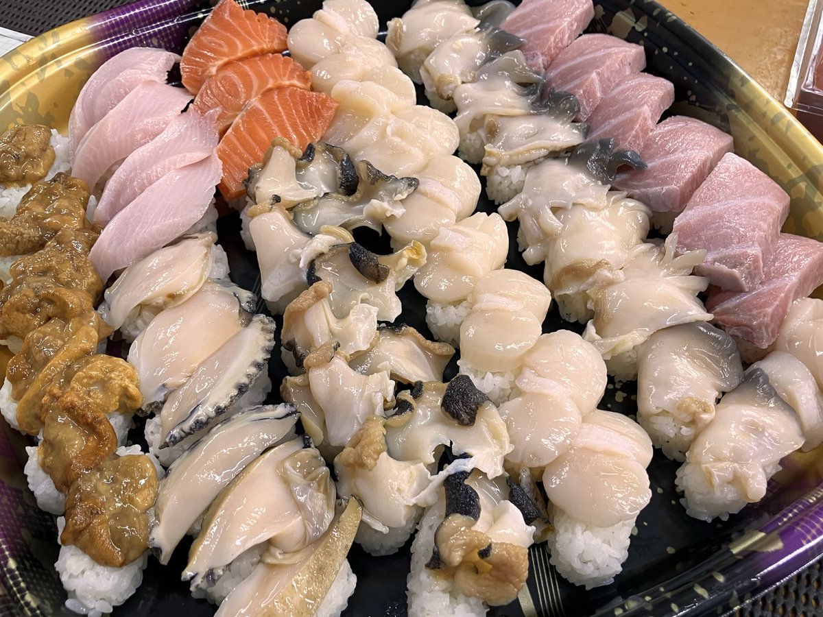 Osashimi0705's tweet photo. 豪華絢爛お鮨
肉厚活ほっき　生帆立プリプリ甘い　活つぶ
ネタを切る時にドクンと動いて新鮮
活あわび　ヒラマサ　地物うに　上質とろ
上質サーモン
シルバーウィーク期間中大変多くのお得意様　お客様　遠方よりお立寄りのお客様
　企業様　士業様　公益財団法人様　世界中の方々
有り難う御座います https://t.co/w9VRRdt1nv