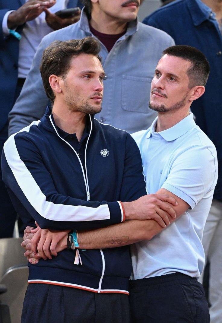 Charismah411's tweet photo. Cooper Koch giving a kiss to Stuart McClave  in public at  French Open https://t.co/KpJ8dG7HiQ