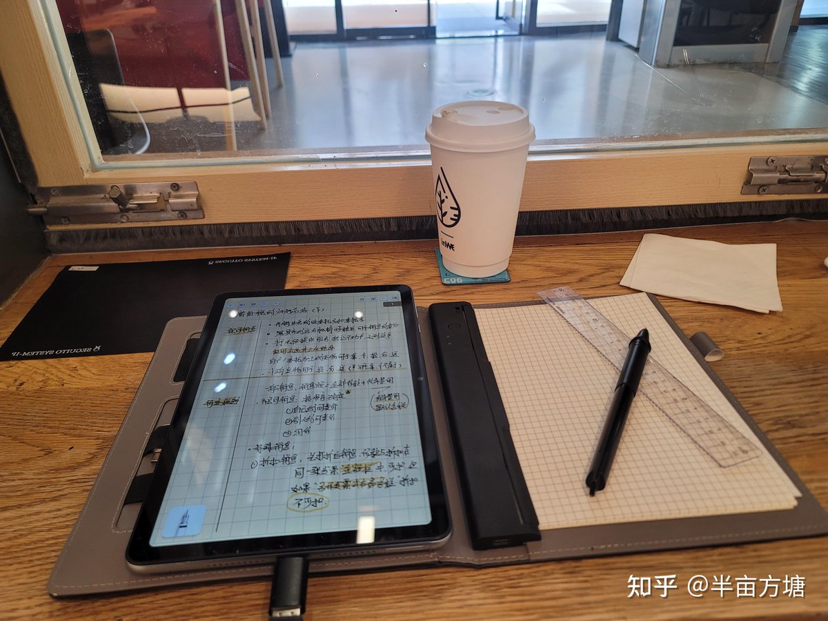 ameliami8c8ha1e's tweet photo. Just found my old high school notebook filled with messy messy notes, now I take clear digital ones on my tablet every day. Small change, big feeling of growing up ， https://t.co/R7UP18d6nG